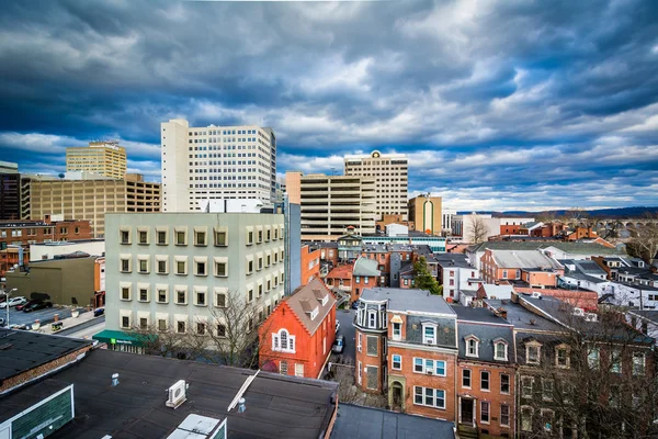 Blick auf häuser und gebäude in der innenstadt harrisburg, pennsylvani — Stockfoto