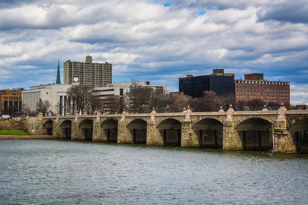 Susquehanna nehirde Harrisbu Market Street köprüden — Stok fotoğraf