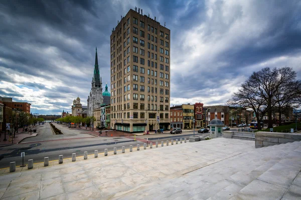 Visa av byggnader i skärningspunkten mellan staten och Third Street, — Stockfoto