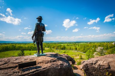 Heykel ve Gettysburg, Pennsylvania'da küçük yuvarlak üstte görünümü.