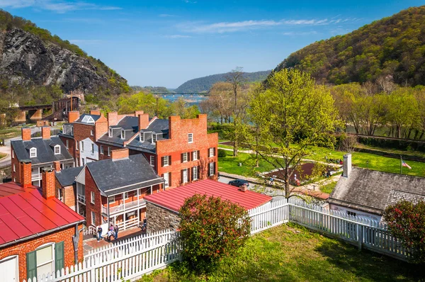 View of buildings in the historic Lower Town of Harpers Ferry, W — Stock Photo, Image