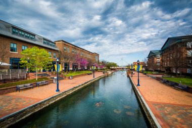 Carroll Creek, Frederick, Maryland görünümünü.