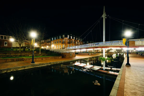 Сучасний міст через Керролл крик вночі на Керролл крик лінія — стокове фото