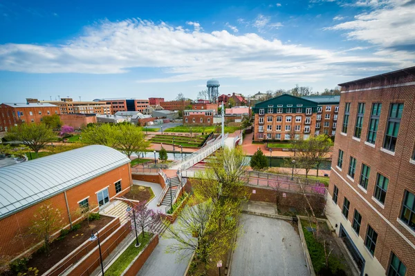 Weergave van gebouwen en Carroll Creek Park, in Frederick, Maryland — Stockfoto