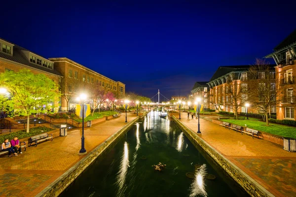 Visa Carroll Creek på natten, i Frederick, Maryland. — Stockfoto