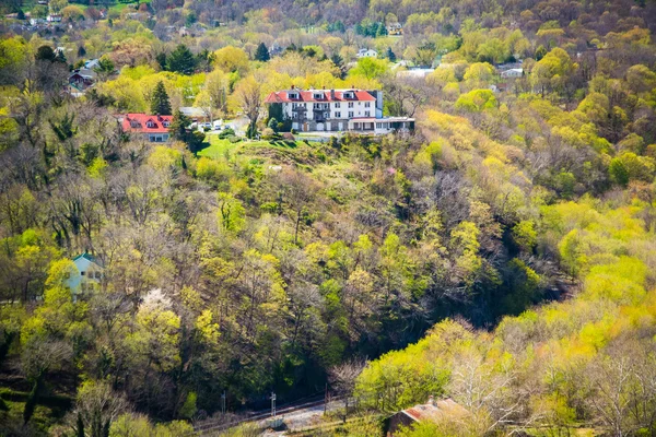 Pohled na jaře barvy na kopcích z Marylandu výšin v Harpers F — Stock fotografie