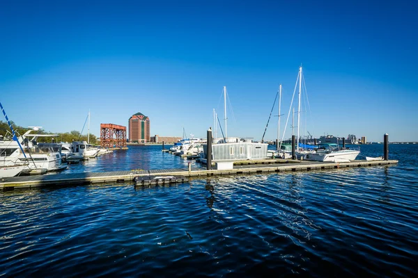 Boats and docks in Canton, Baltimore, Maryland. — Stock Photo, Image