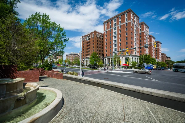 Edifícios ao longo de Charles Street em Charles Village, Baltimore, Ma — Fotografia de Stock