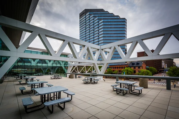 The Convention Center and modern buildings in downtown Baltimore — Stock Photo, Image
