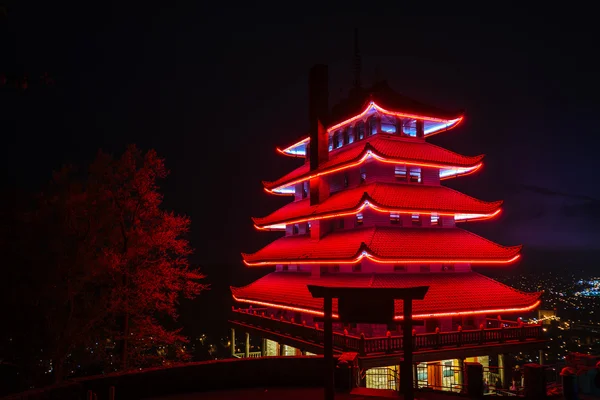 Pagoda na panoramę jazdy w nocy, w Reading, Pensylwania. — Zdjęcie stockowe