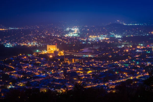View of Reading at night from the Pagoda on Skyline Drive, in Re — Stock Photo, Image