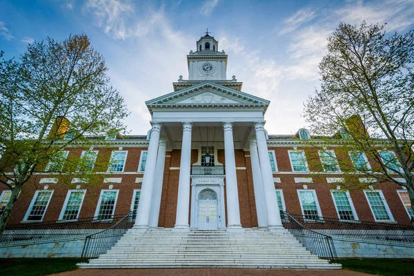 Gilman Hall, na Uniwersytecie Johnsa Hopkinsa, w Baltimore, Maryland — Zdjęcie stockowe