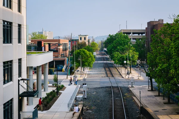 Вид будівель і залізничних трас в центрі читанні, Penns — стокове фото