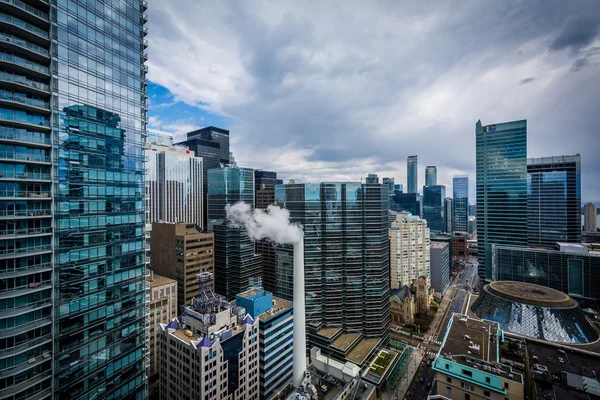 Visa byggnader längs Simcoe, i centrala Toronto, Onta — Stockfoto