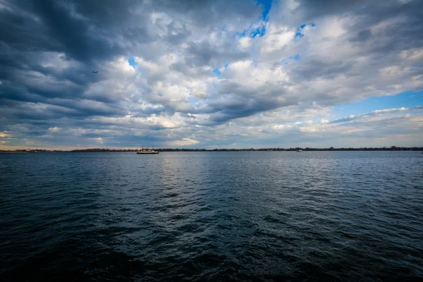 Lake Ontario, sett på Harbourfront, i Toronto, Ontario. — Stockfoto
