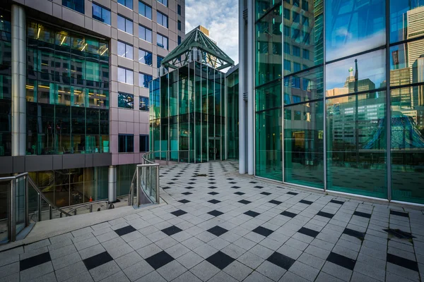 Edificios modernos en David Pecaut Square, en el centro de Toronto, On — Foto de Stock