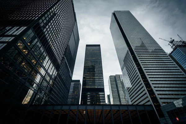 Modern buildings in the Financial District, in Toronto, Ontario. — Stock Photo, Image