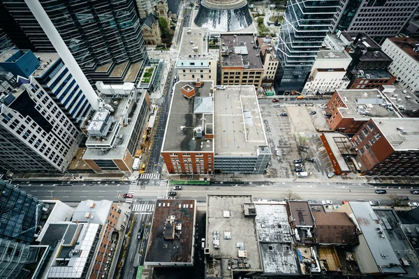 Utsikt över byggnader längs Adelaide Street och Simcoe Street, i do — Stockfoto