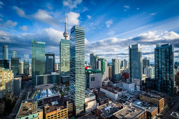 Widok z nowoczesnymi budynkami w centrum Toronto, Ontario. — Zdjęcie stockowe