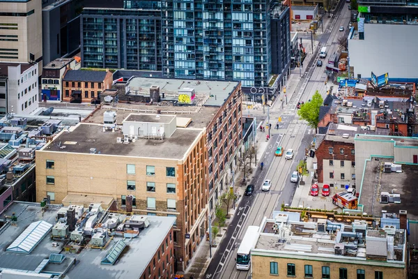 Utsikt över byggnader längs Adelaide Street i underhållning Dis — Stockfoto