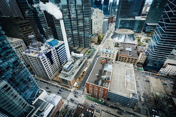 Vista de edificios a lo largo de la calle Simcoe y Adelaide Street, en do — Foto de Stock