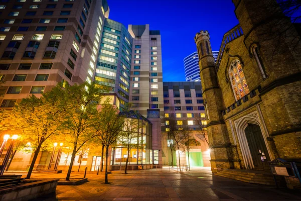 Trinity Square på natten, i Toronto, Ontario. — Stockfoto