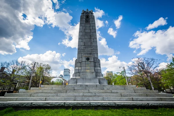 Памятник в Queen 's Park, Торонто, Онтарио . — стоковое фото