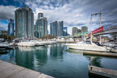 Marina ve Toronto, Ont Harbourfront, modern binalar