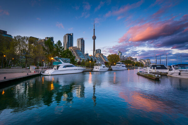 Marina and the down skyline at sent, at the Harbourfront i
