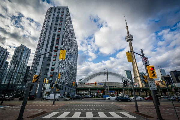 Queens Quay West e gli edifici al porto, a Toronto , — Foto Stock