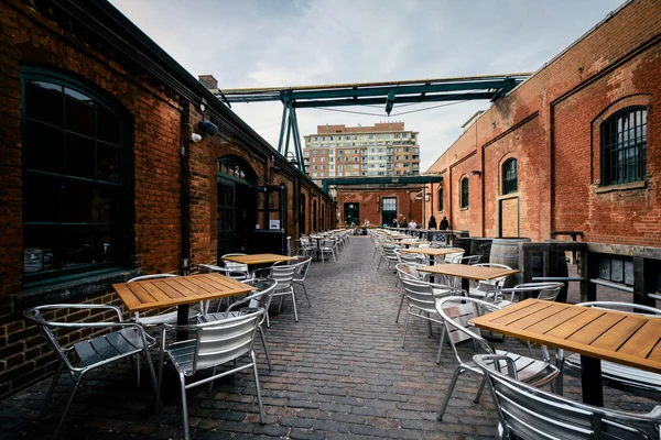 Área de jantar no distrito histórico da destilaria, em Toronto, Ont — Fotografia de Stock