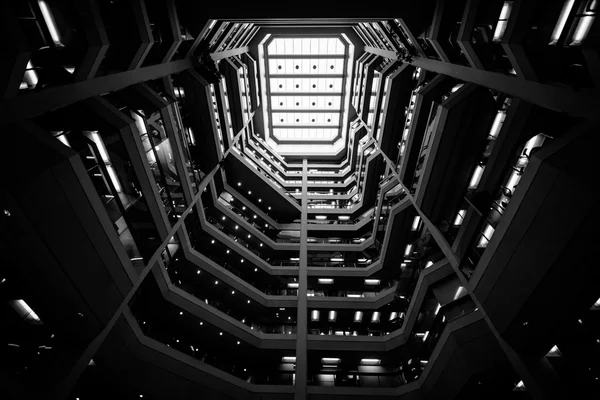 Vnitřní Atrium v zálivu, v Torontu, Ontario, Kanada. — Stock fotografie