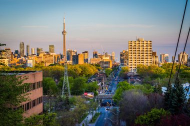 Şehir merkezinden Baldwin adımları Spadina Park'ta Midt görünümünü