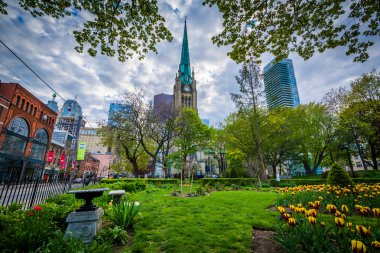 ' Ndaki Saint James Parkı ve katedral kilise St. Jame bahçeler
