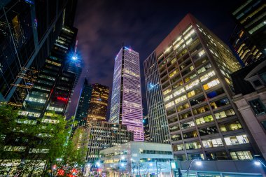 Modern gökdelenler, gece, şehir Toronto, Ontario.