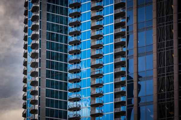 Exterior of a modern building in downtown Charlotte, North Carol — Stock Photo, Image