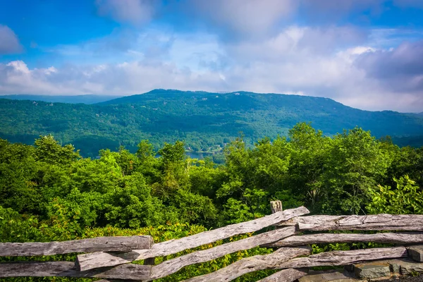 Fence and view from Grandfather Mountain, near Linville, North C — Stock Photo, Image
