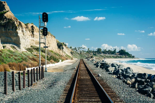 Caminhos de ferro ao longo da praia em San Clemente, Califórnia . — Fotografia de Stock