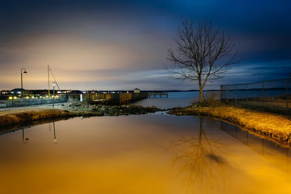 Il lungomare di notte, a Havre de Grace, Maryland . — Foto Stock