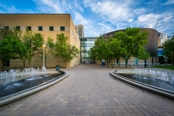 喷泉和建筑瑞尔森大学，在多伦多，Ontar — 图库照片