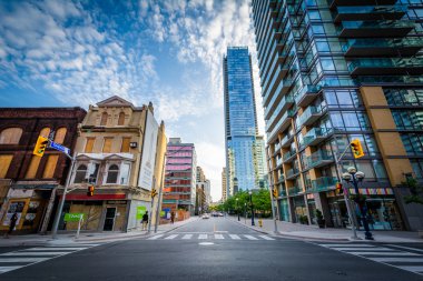 Modern binaların kesişme noktası Yonge Street ve Yorkvil