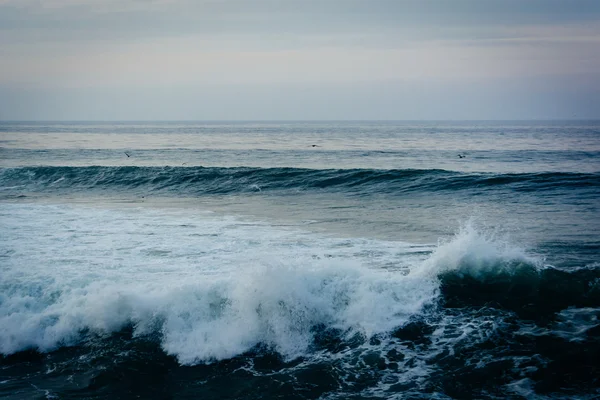 Ondas no Oceano Pacífico, em La Jolla, Califórnia . — Fotografia de Stock