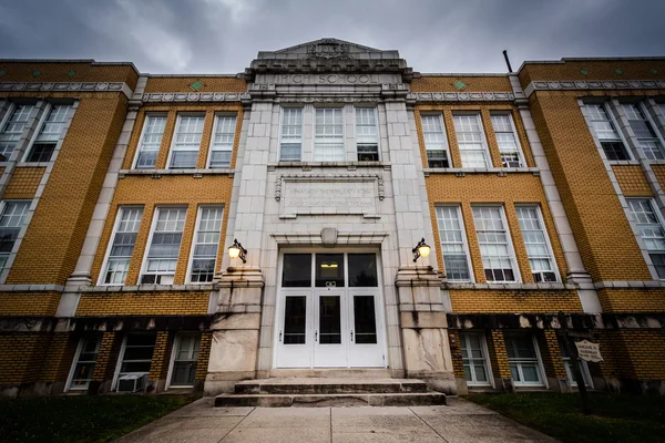 Un vieux bâtiment de lycée à Hanovre, Pennsylvanie . — Photo