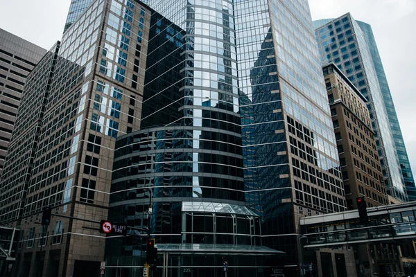 Modern buildings in downtown Minneapolis, Minnesota. — Stock Photo, Image