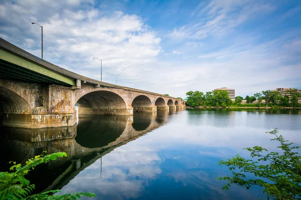 Bulkeley most nad řekou Connecticut v Hartfordu, Con — Stock fotografie