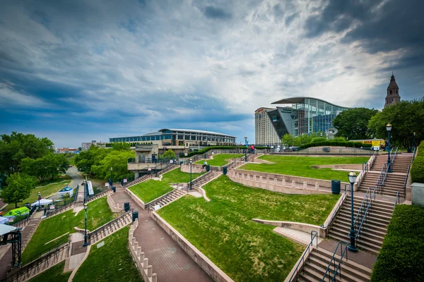 The Mortensen Riverfront Plaza, en el centro de Hartford, Connecticu — Foto de Stock