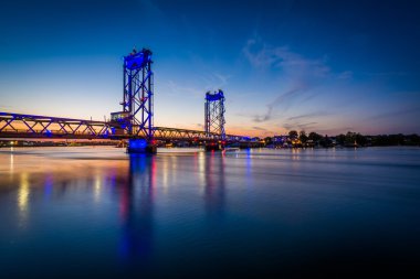 Bağlantı noktaları, gece, Piscataqua Nehri Memorial Köprüsü