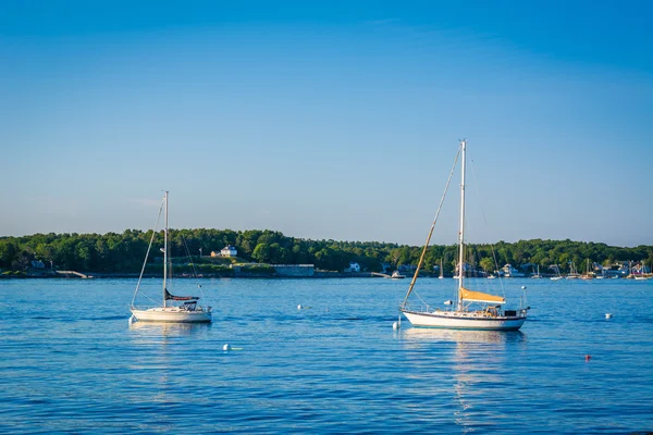 Barcos no rio Piscataqua, em Portsmouth, New Hampshire . — Fotografia de Stock