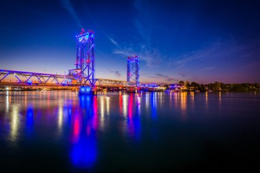 Bağlantı noktaları, gece, Piscataqua Nehri Memorial Köprüsü