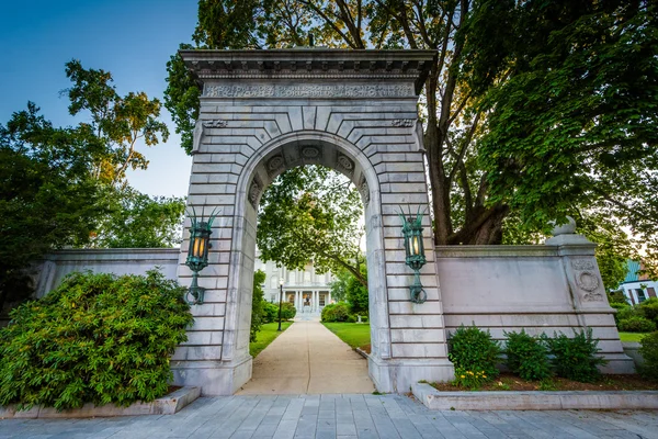 Arch in front of the New Hampshire State House, in Concord, New — Stock Photo, Image